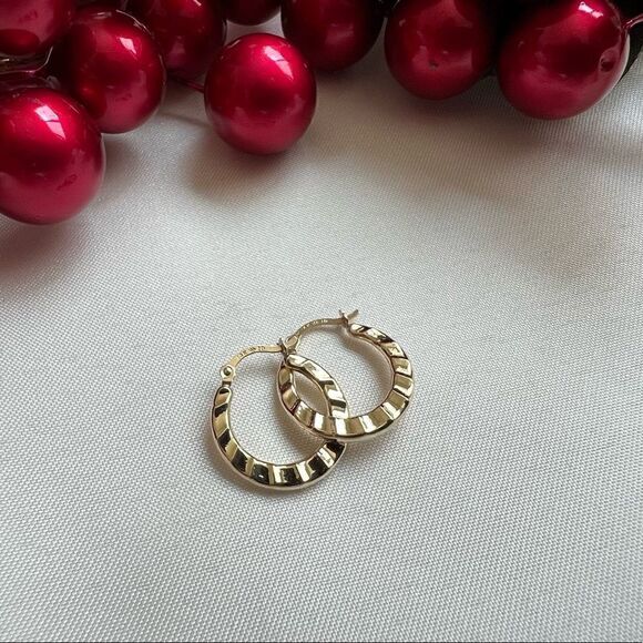 Fancy Hoop earrings 14k solid gold | Minimal | perfect gift | - Picture 4 of 10